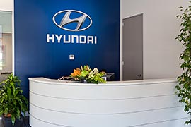 Curved access reception counter